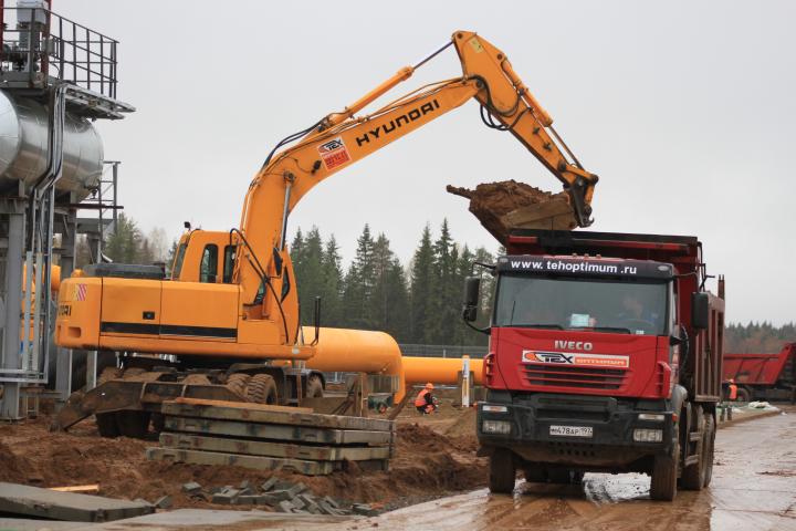 Компания Техоптимум-разработка котлована и вывоз грунта.
Экскаватор Hyundai r 170 w-7 и самосвал IVECO TRAKKER 380 компании Техоптимум.