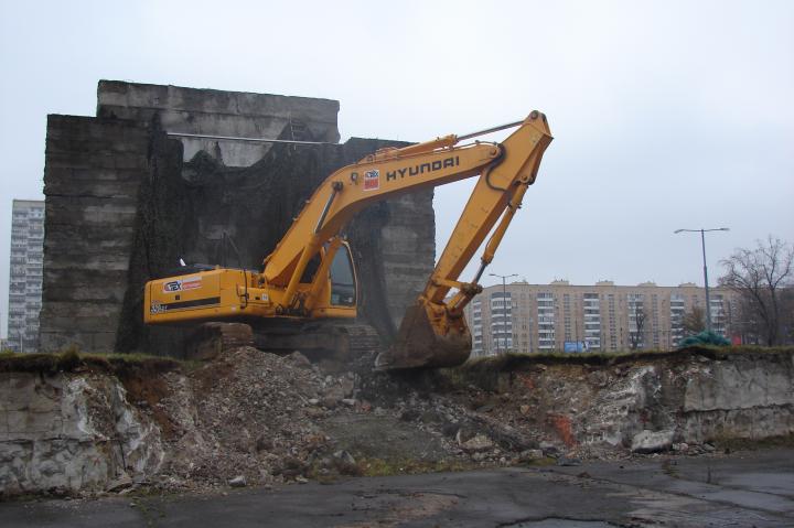 Компания Техоптимум-демонтаж зданий и сооружений.
Экскаватор HYUNDAI 320 LC-7 компании Техоптимум.