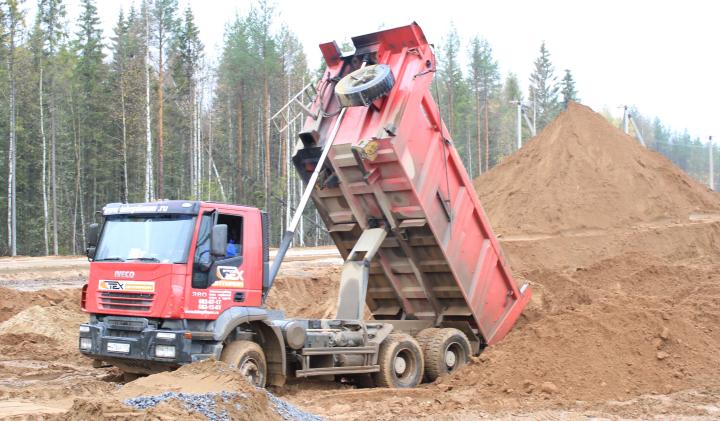 Компания Техоптимум-разработка котлована и вывоз грунта.
Cамосвал IVECO Trakker 380 компании Техоптимум.