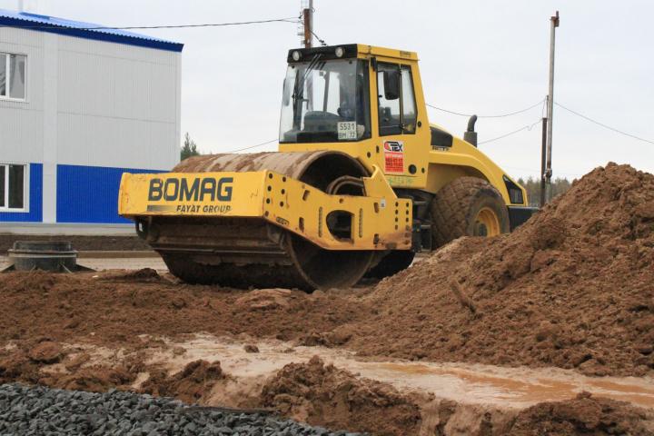 Компания Техоптимум-дорожные работы.
Грунтовый каток BOMAG BW 219 D-4 компании Техоптимум.