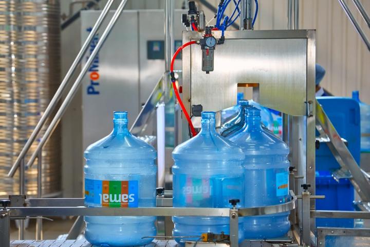 цех розлива воды. завод жидкостей для вейпа. завод по производству бутилированной воды. завод по производству жидкостей. завод по производству бутилированной воды.