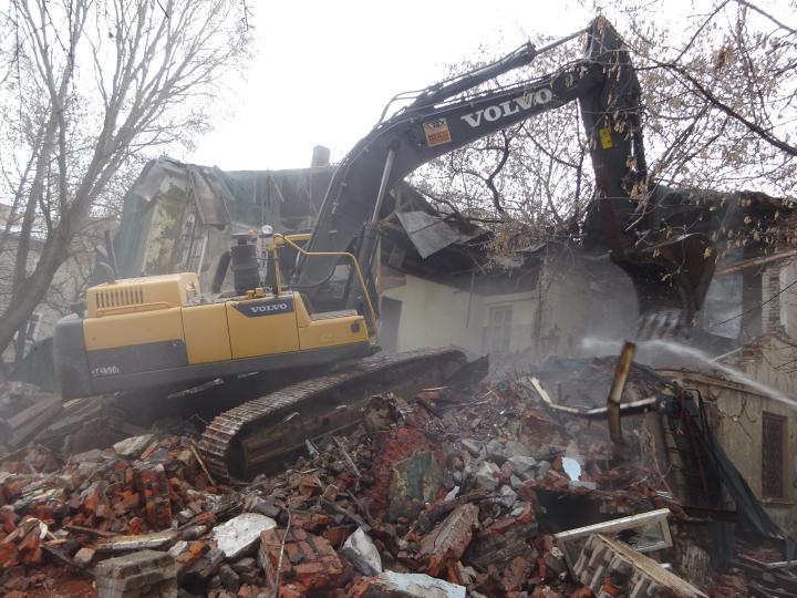 Компания Техоптимум-демонтаж строения.
Экскаватор VOLVO 380 компании Техоптимум.