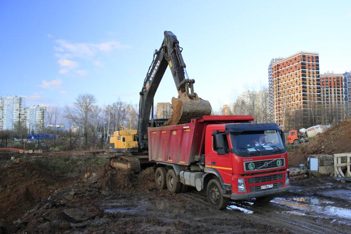 Компания Техоптимум-земляные работы.
Экскаватор VOLVO 380 компании Техоптимум.