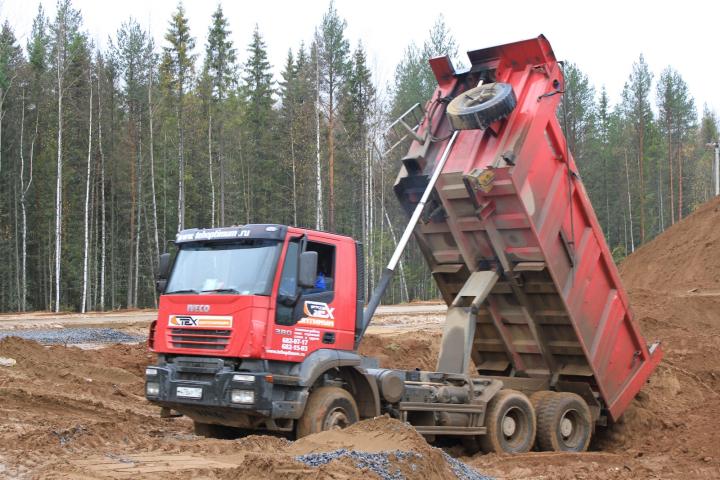 Компания Техоптимум-разработка котлована и вывоз грунта.
Cамосвалы IVECO Trakker 380 компании Техоптимум.