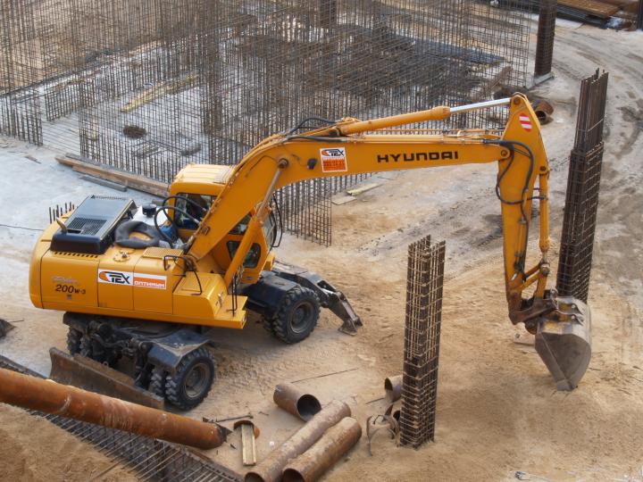 Компания Техоптимум-земляные работы.
Колесный экскаватор Hyundai r 200 w3 компании Техоптимум.
