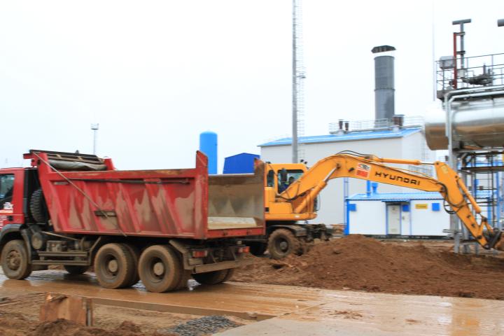 Компания Техоптимум-разработка котлована и вывоз грунта.
Экскаватор Hyundai r 170 w-7 и самосвал IVECO TRAKKER 380 компании Техоптимум.