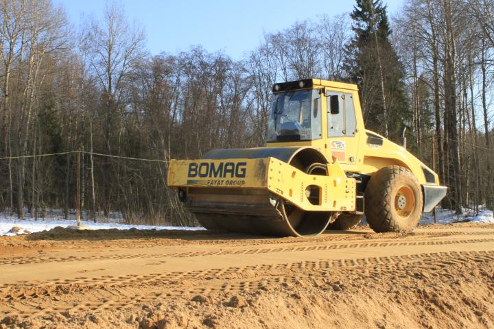 Компания Техоптимум-дорожные работы.
Грунтовый каток BOMAG BW 219 D-4 компании Техоптимум.