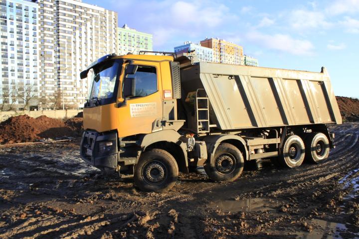 Компания Техоптимум-разработка котлована и вывоз грунта.
Cамосвал RENAULT K 440 компании Техоптимум.