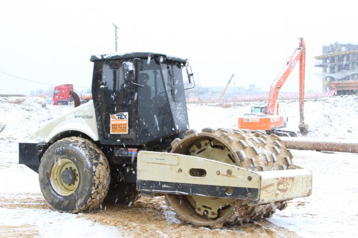 Компания Техоптимум-земляные работы.
Грунтовый каток Ingersoll Rand SD-122DX с кулачковым бандажом компании Техоптимум.