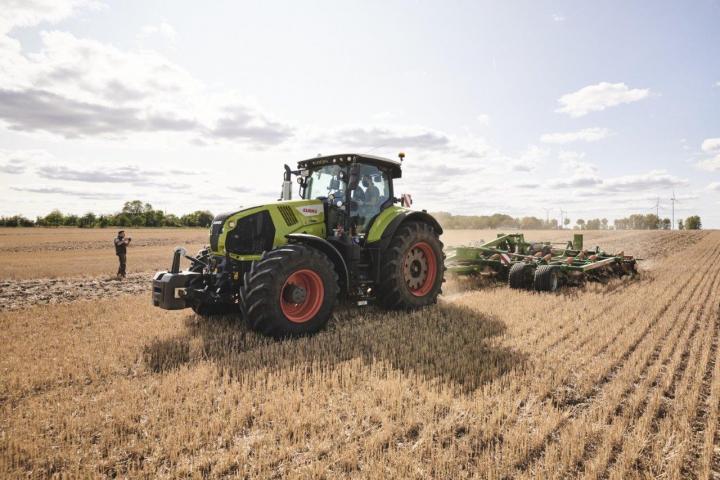 CLAAS: система CEMOS на 21% повышает эффективность трактора. Результат испытаний DLG