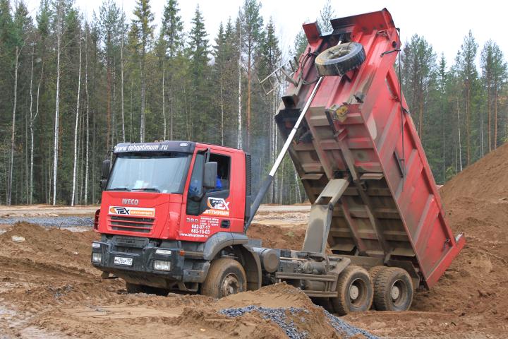 Компания Техоптимум-разработка котлована и вывоз грунта.
Cамосвал IVECO Trakker 380 компании Техоптимум.