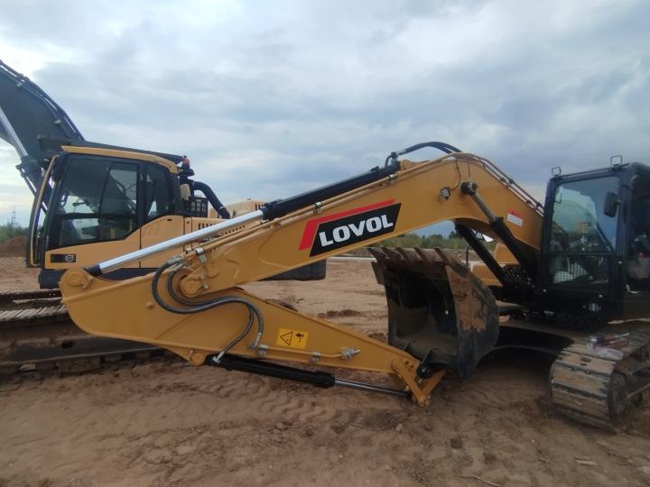 Гусеничный экскаватор LOVOL FR225E2-N компании Техоптимум