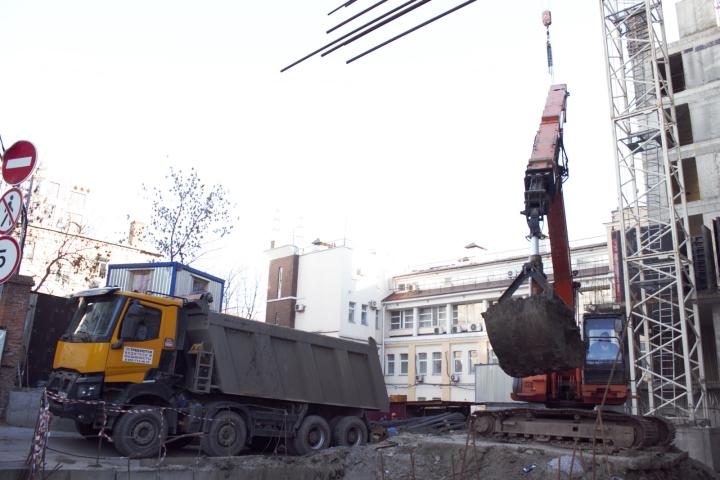 Компания Техоптимум-разработка котлована и вывоз грунта.
Экскаватор грейфер Hitachi Zaxis 225 компании Техоптимум.