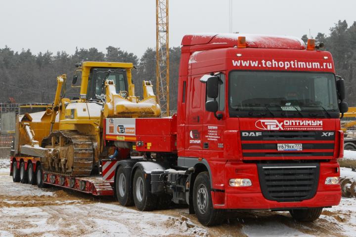 Перевозка спецтехники тралом-компания Техоптимум.
Тягач DAF 105 и низкорамный полуприцеп Faymonville компании Техоптимум.