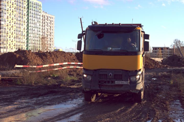 Компания Техоптимум-разработка котлована и вывоз грунта.
Cамосвал RENAULT K 440 компании Техоптимум.