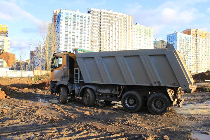 Компания Техоптимум-разработка котлована и вывоз грунта.
Cамосвал RENAULT K 440 компании Техоптимум.